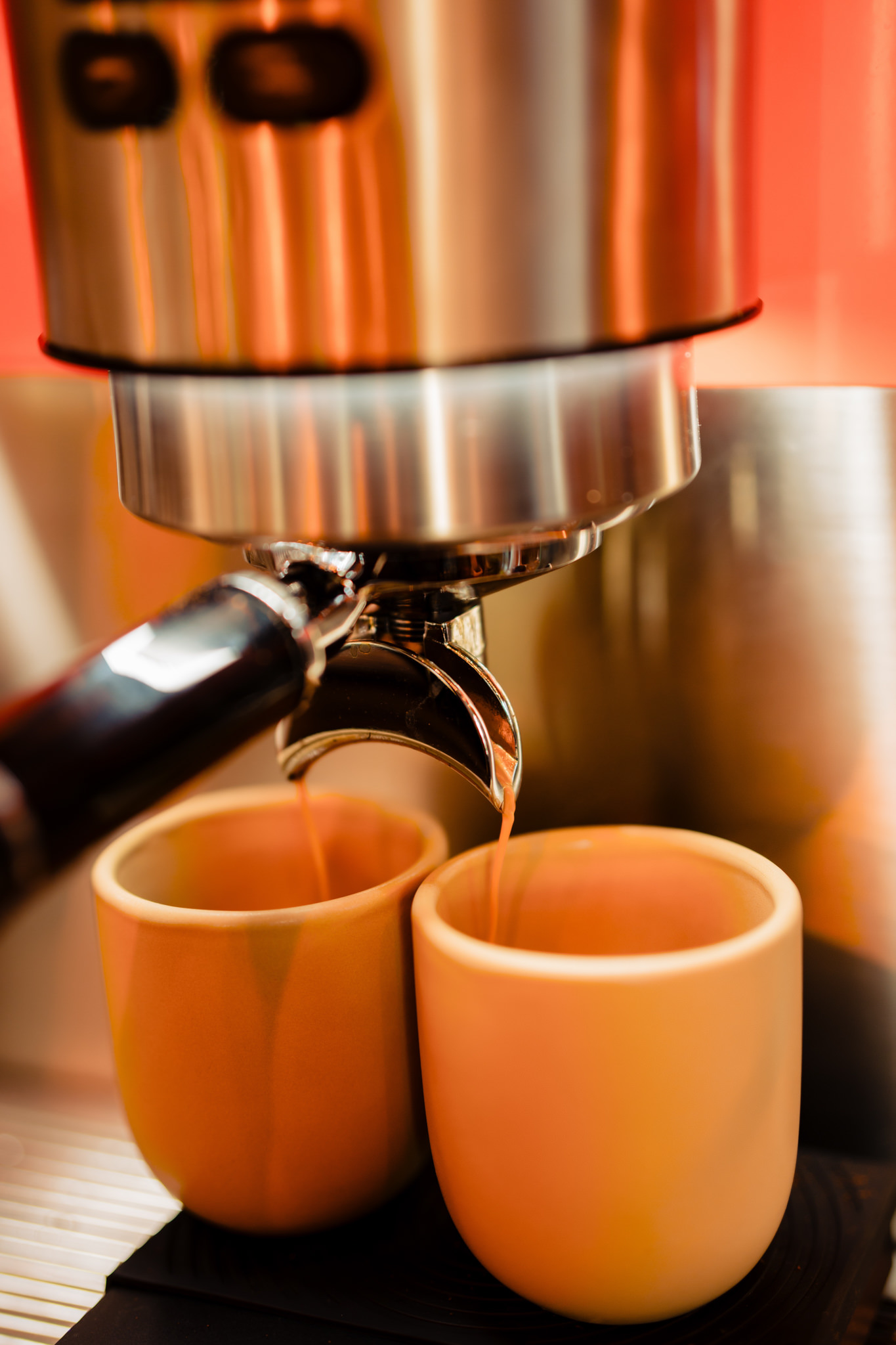 Espresso rhythm at the bar.